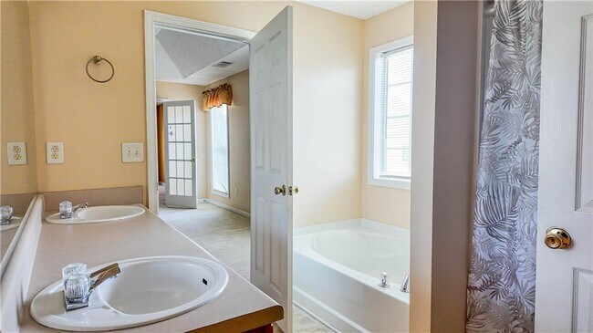 Building Photo - 2760 Rusticwood Dr SW