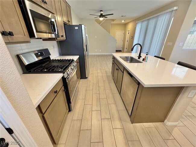 Building Photo - 4565 Queens Hill St