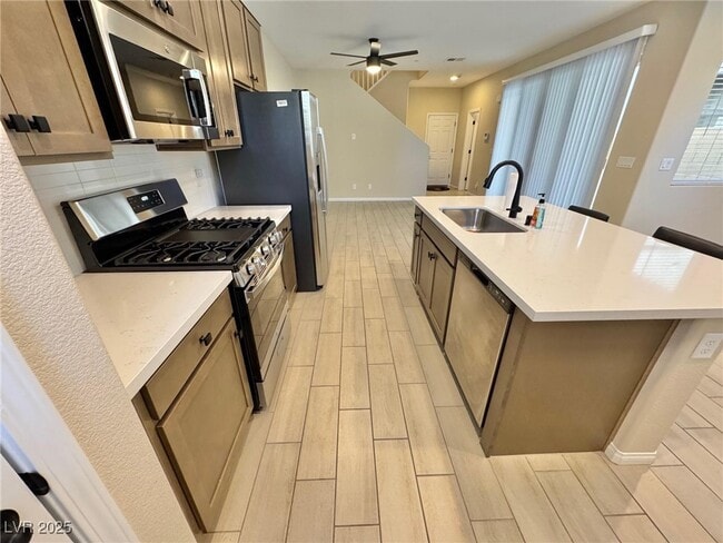 Building Photo - 4565 Queens Hl St