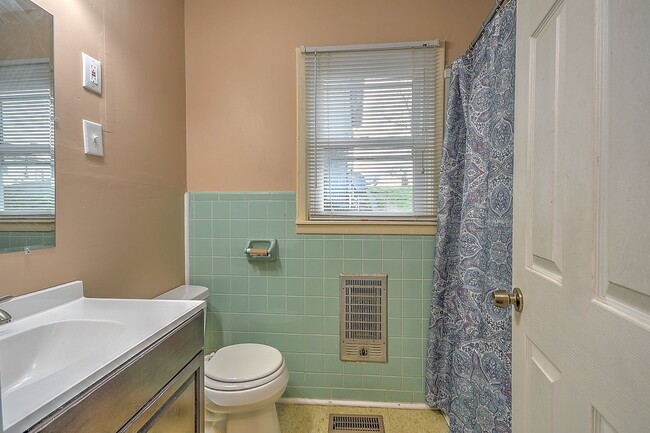 Building Photo - 1017 Fairview Ave