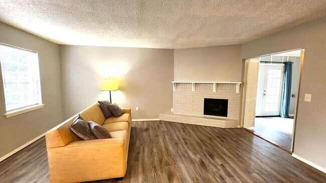 Building Photo - 6704 N Meridian Ave