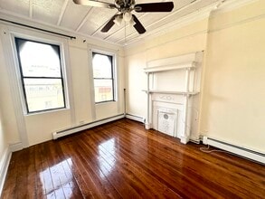 Building Photo - 319 8th St