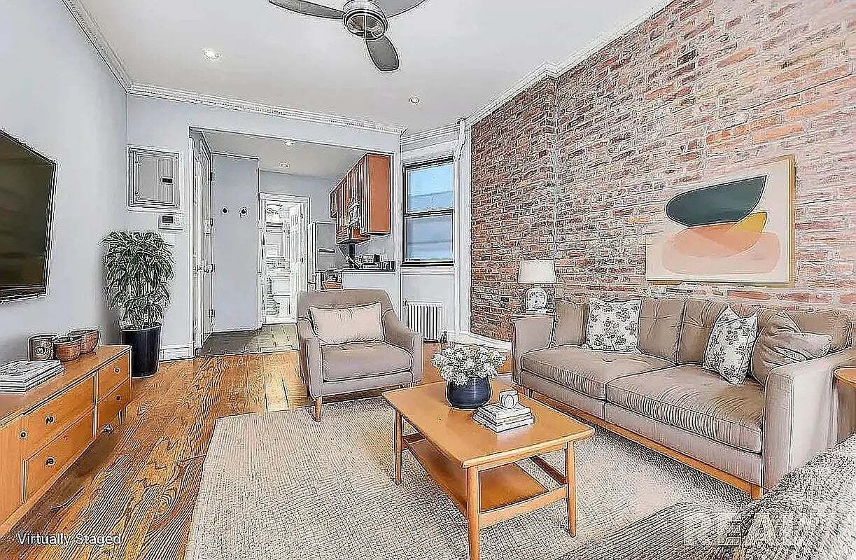 Building Photo - 380 E 10th St