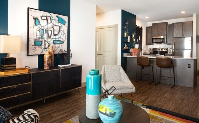 Building Photo - Residences at Saltillo | 4-6 Weeks Free | ...