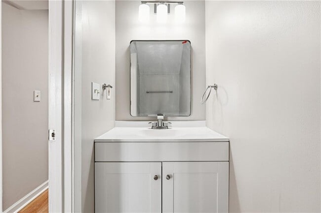 Building Photo - 5651 Wells Cir