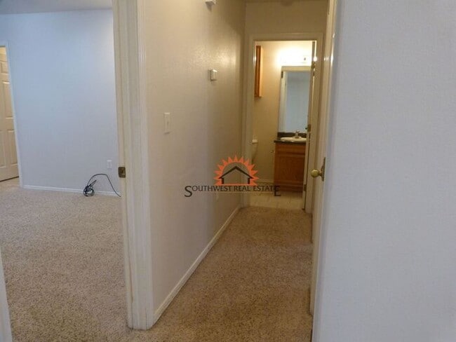 Building Photo - Spacious 2 bedrooms 2 baths apartment. ALL BILL'S PAID!