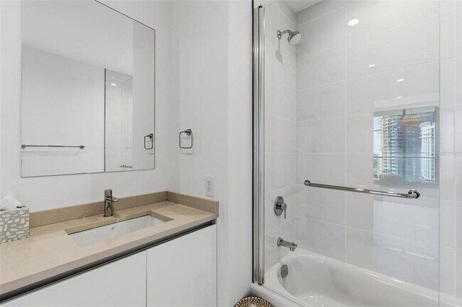 Building Photo - 400 Central Ave