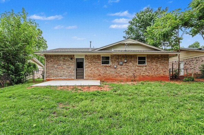 Building Photo - Adorable in Central Edmond