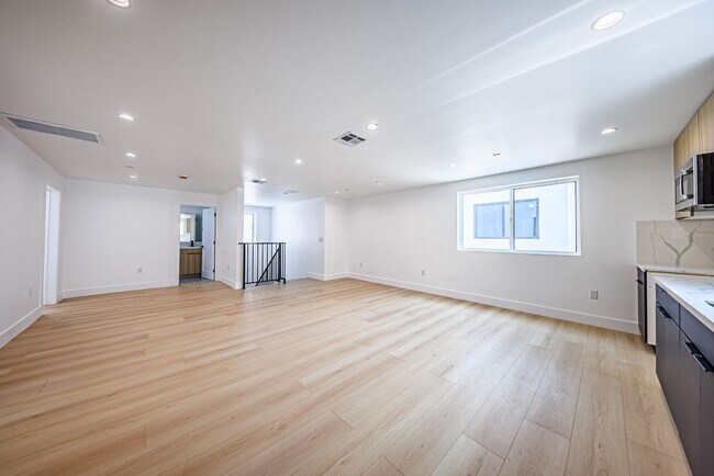 Building Photo - 1013 S Citrus Ave