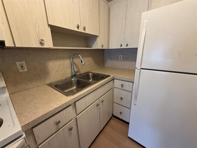 Building Photo - 4009 NE 21st Ave