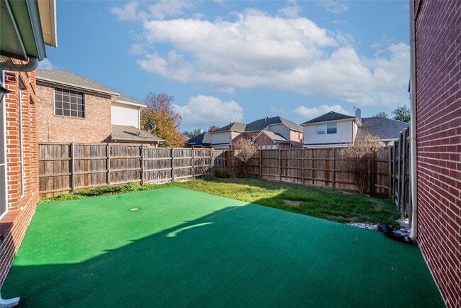 Building Photo - 9943 Red Cedar Dr