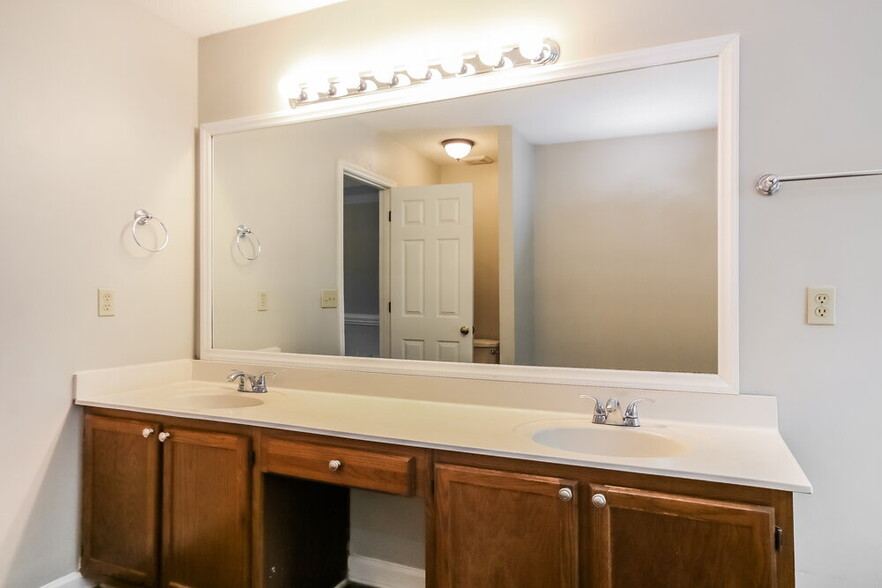 Building Photo - 9915 Manbey Ct