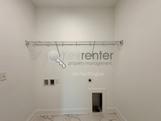 Building Photo - 1843 Seven Pines Ln