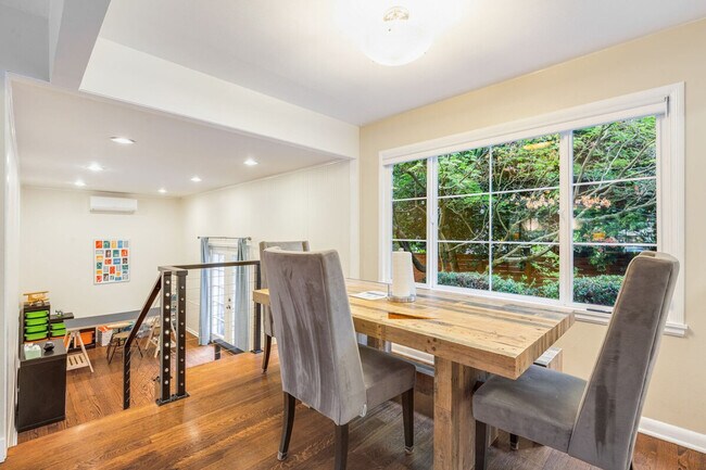 Building Photo - 3177 NE 84th St