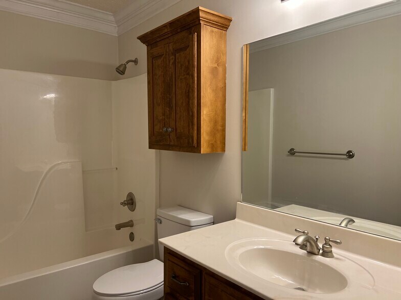 Building Photo - 17 Brooksies Pond Cv