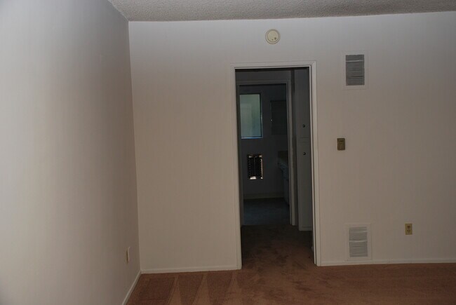 Building Photo - 236 S Mentor Ave
