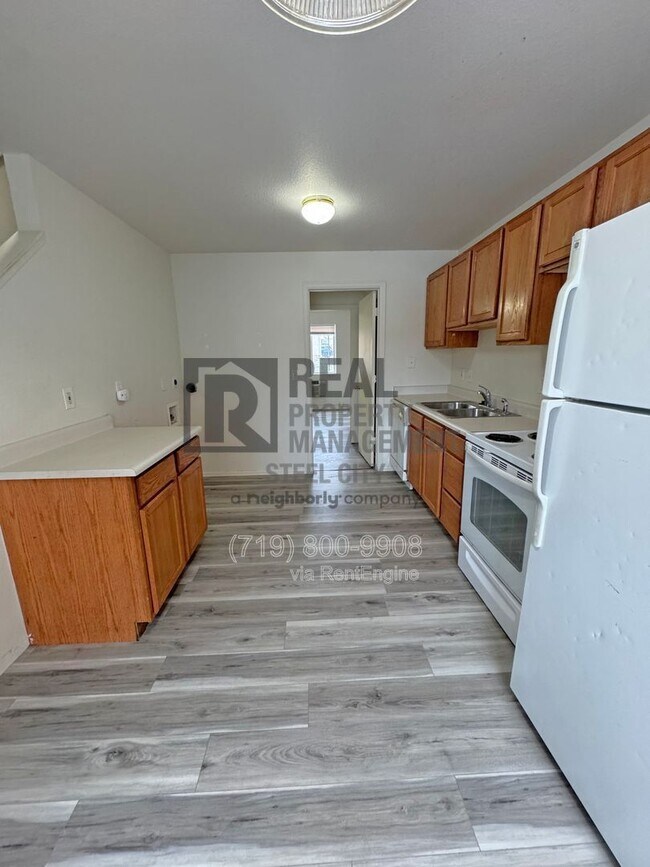 Building Photo - 1719 Oakshire Ln