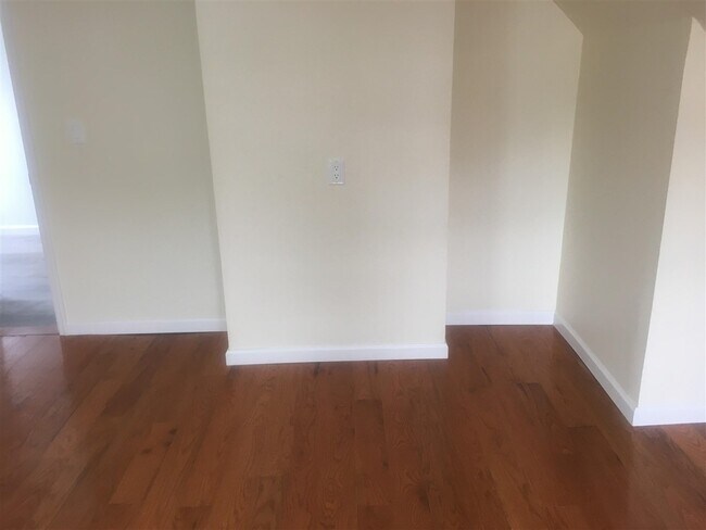 Building Photo - 74 W 7th St