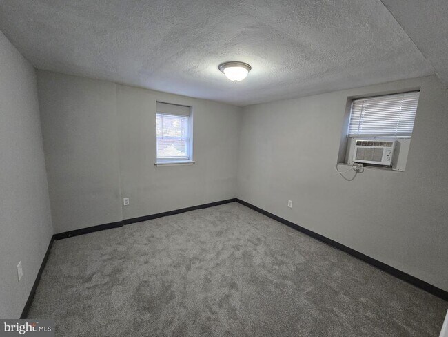 Building Photo - 7607 Eastern Ave NW