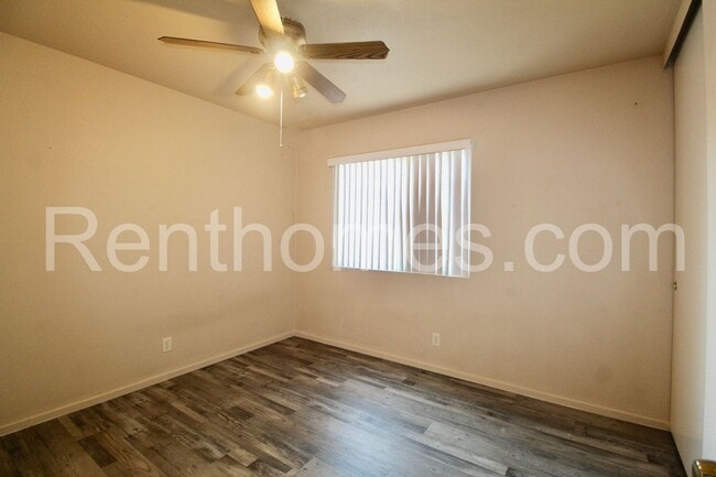 Building Photo - 10952 Parkdale Ave