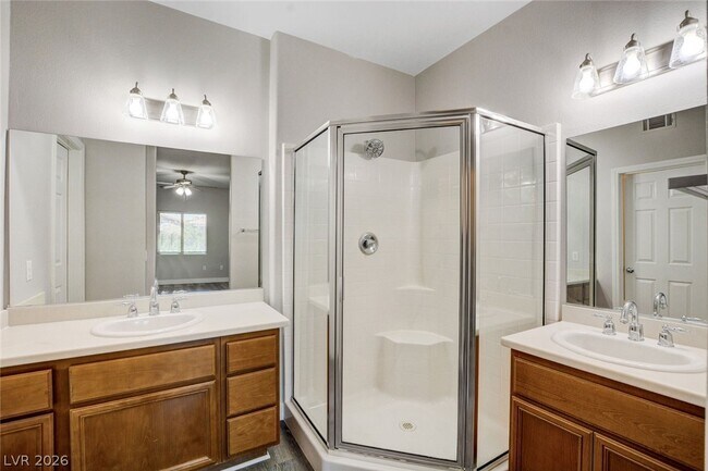 Building Photo - 7701 W Robindale Rd