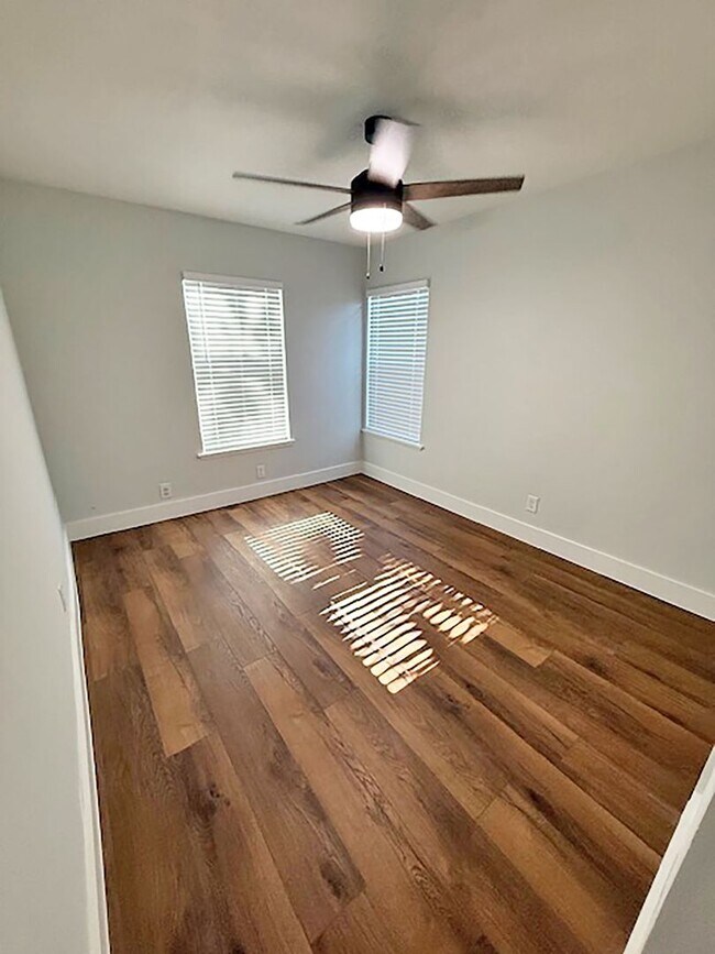 Building Photo - NIce 2 Bdrm 1 Bath Home near UNT and I-35E...