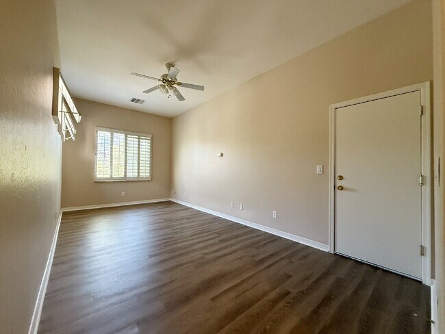 Building Photo - "Spacious 3-Bedroom/2 Full Bath Home with ...