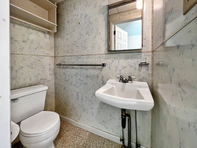 Building Photo - 411-413 Jordan Ave