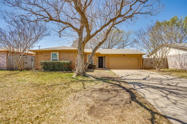 Building Photo - Beautiful Mansfield Home!
