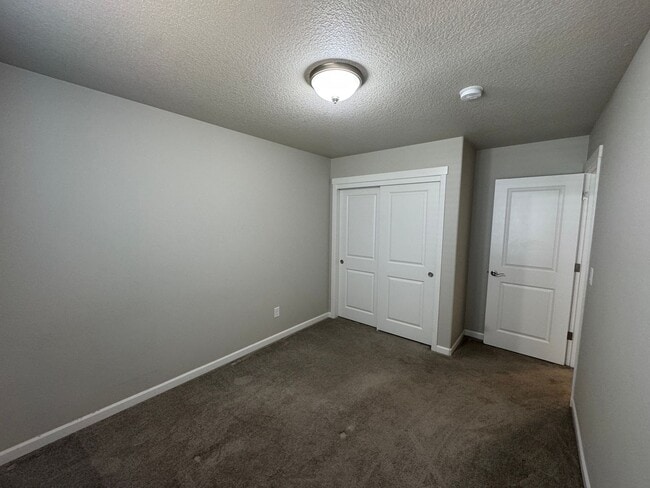 Building Photo - Amazing 3 bedroom home