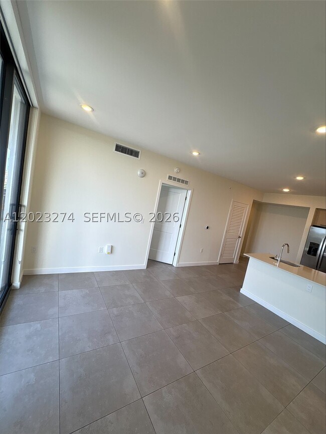 Building Photo - 16395 Biscayne Blvd