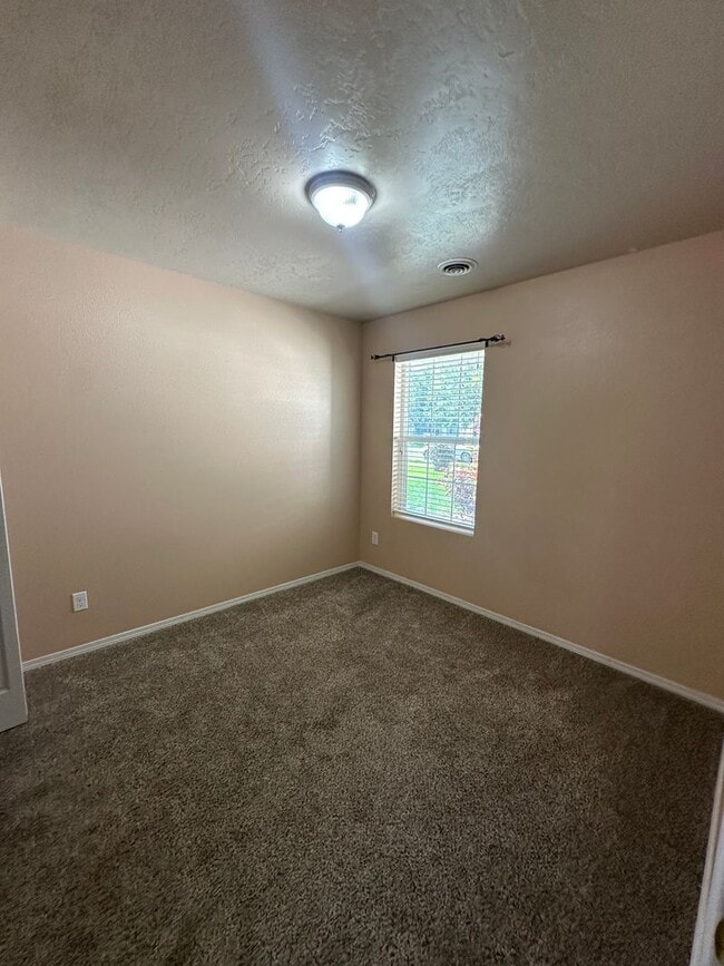 Building Photo - 3 bedroom 2 bath home in beautiful Meridian neighborhood!