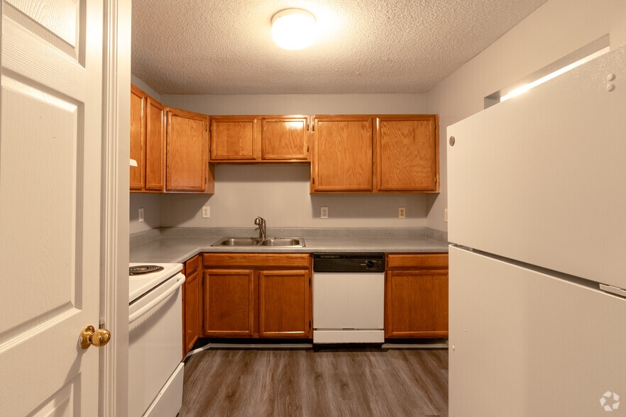 3BD,2BA-1141 SF - Avon Crossings Apartments