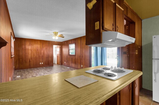 Building Photo - 2307 Woodland Ave