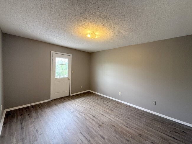 Building Photo - 3929 Highridge Dr SW