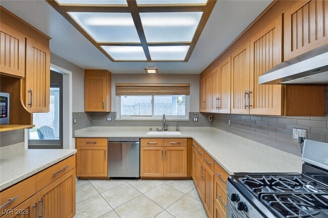 Building Photo - 2340 Richard Dr