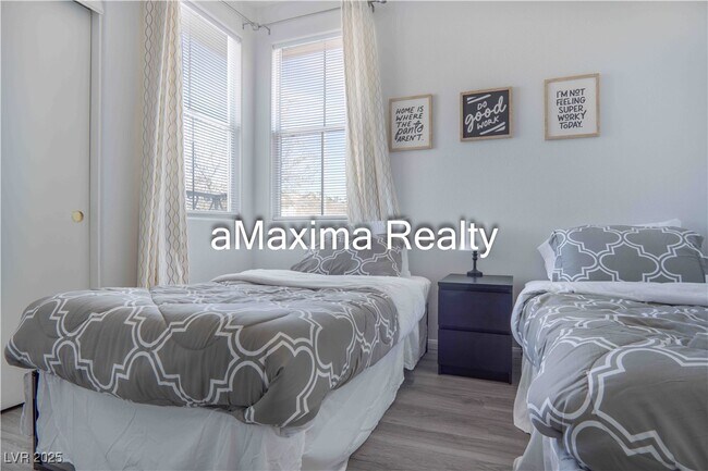 Building Photo - 2401 Predera Ave