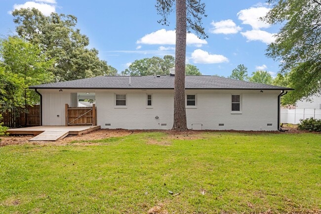Building Photo - RENOVATED Three Bedroom Home!