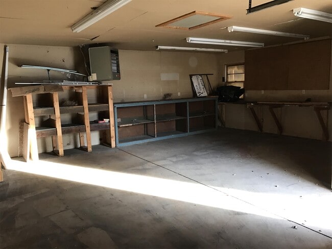 Building Photo - 1550 S Gold St