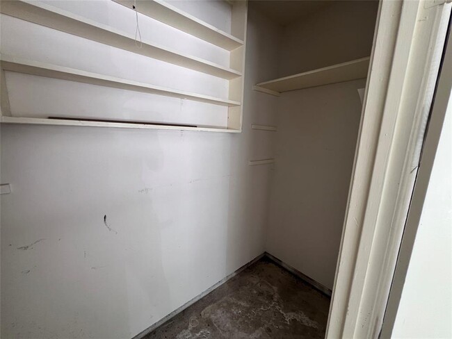 Building Photo - 9602 Fairdale Ln