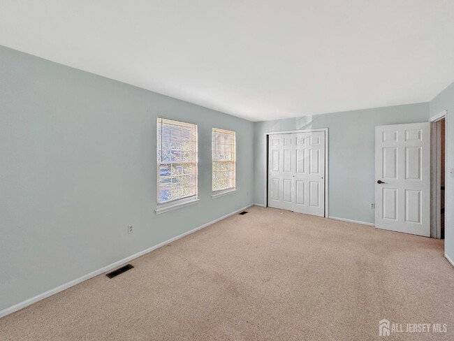 Building Photo - 11 Crandall Dr