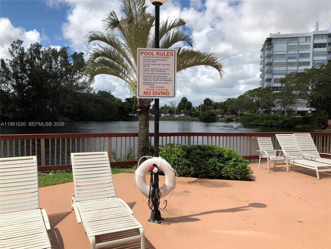 Building Photo - 1300 NE Miami Gardens Dr