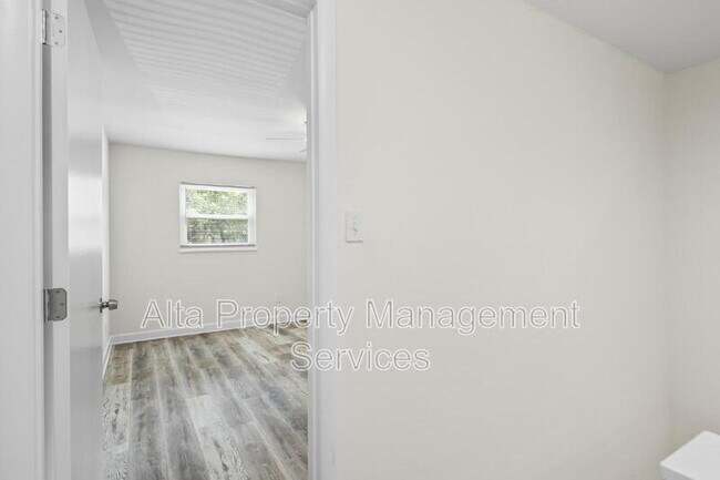 Building Photo - 1848 Willowood Dr