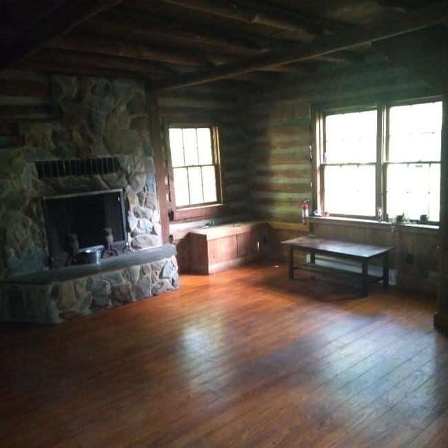 Building Photo - 394 Rock Hill Dr