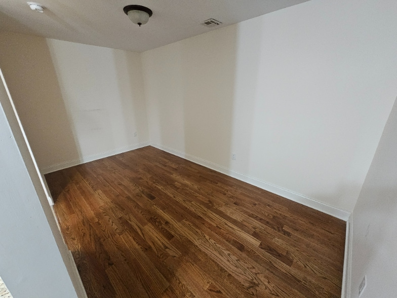 Building Photo - 115 Bruen St