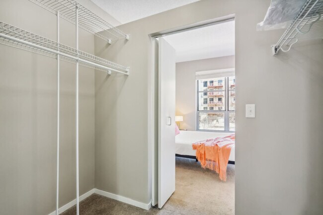 Building Photo - 616 Washington Ave S