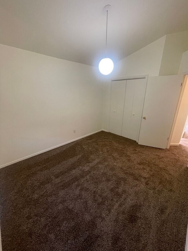 Building Photo - Charming 3-bedroom, 2-bathroom Home locate...