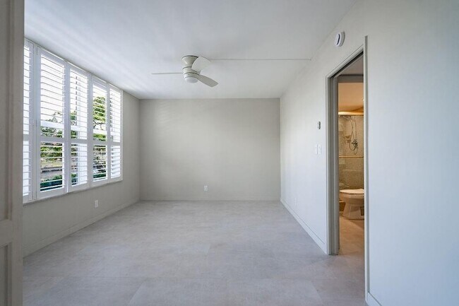 Building Photo - 3175 NE 48th Ct