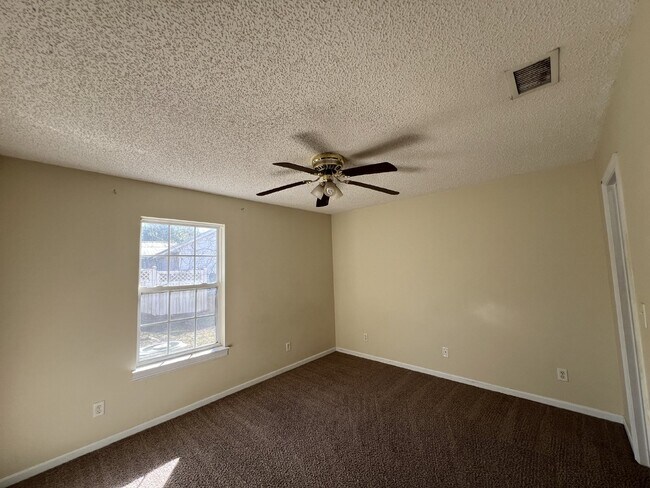 Building Photo - Apartment for Rent