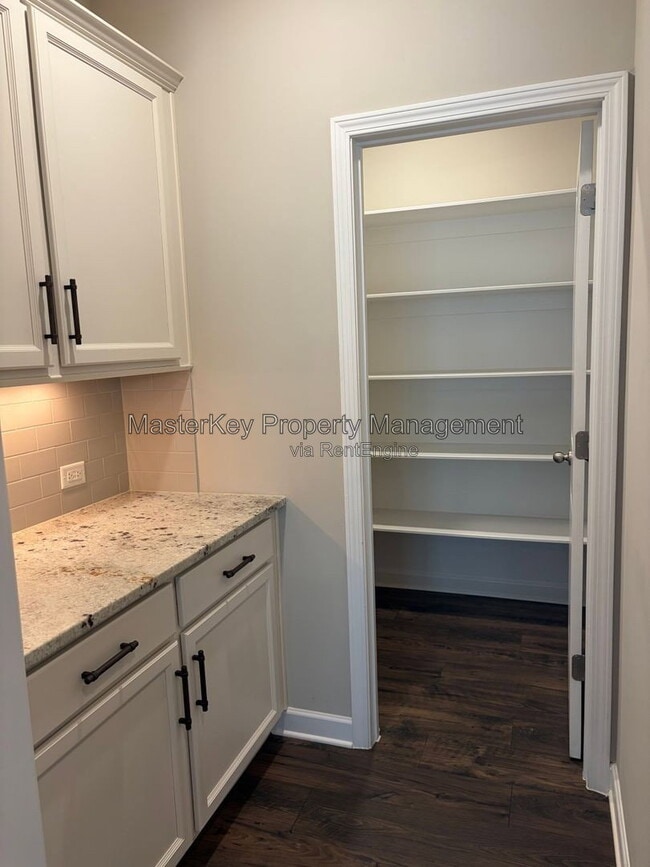 Building Photo - 727 Carraway Garden Dr